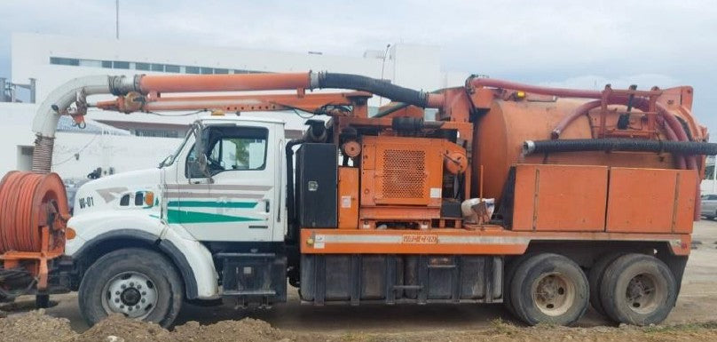 CAMION SÉPTICO AQUATECH STERLING (TIPO VACTOR)